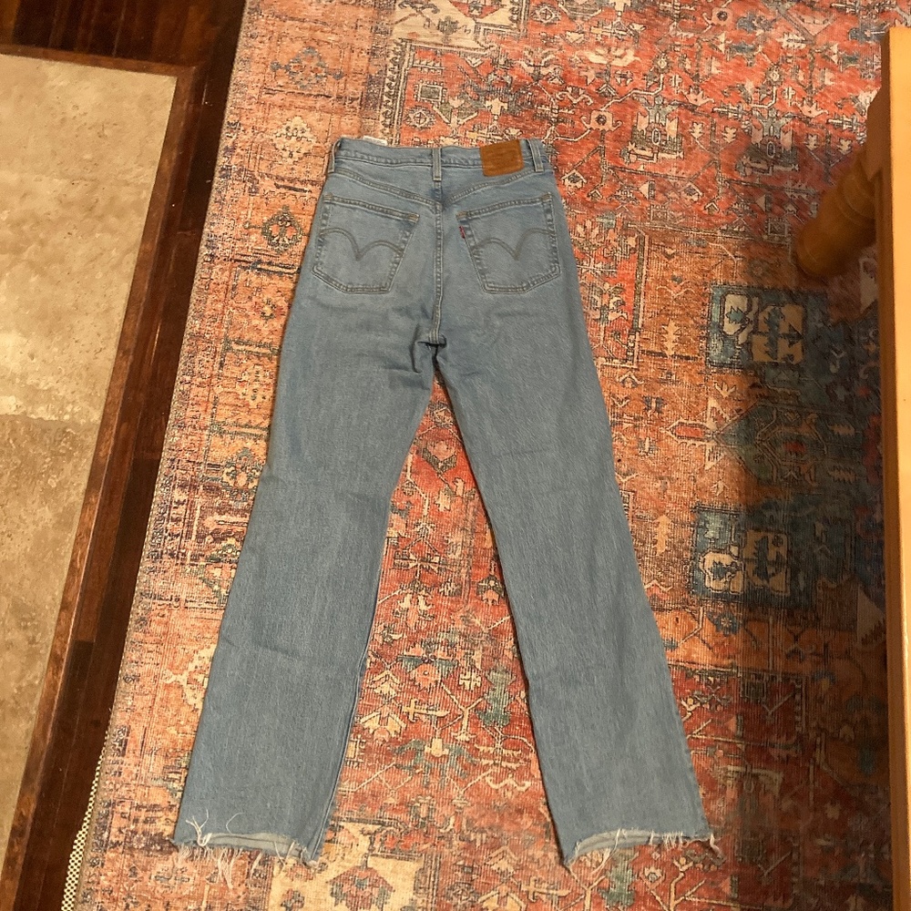 Levi’s authentic ribcage sz 27 straight leg jean